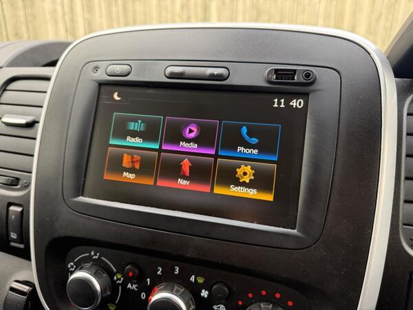 Renault Trafic 2.0 dCi ENERGY 30 Sport Nav Crew Van LWB Euro 6 (s/s) 6dr