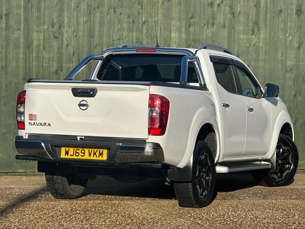 Nissan Navara 2.3 dCi Tekna 4WD Euro 6 (s/s) 4dr
