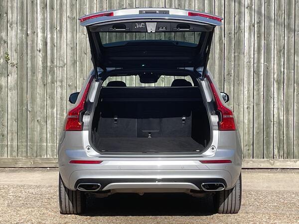 Volvo XC60 2.0 B5 MHEV R-Design Pro Auto Euro 6 (s/s) 5dr