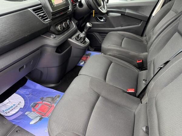 Renault Trafic 2.0 dCi Blue LL30 Sport Crew Van L2 H1 Euro 6 (s/s) 6dr