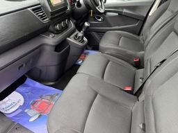 Renault Trafic 2.0 dCi Blue LL30 Sport Crew Van L2 H1 Euro 6 (s/s) 6dr at 13th