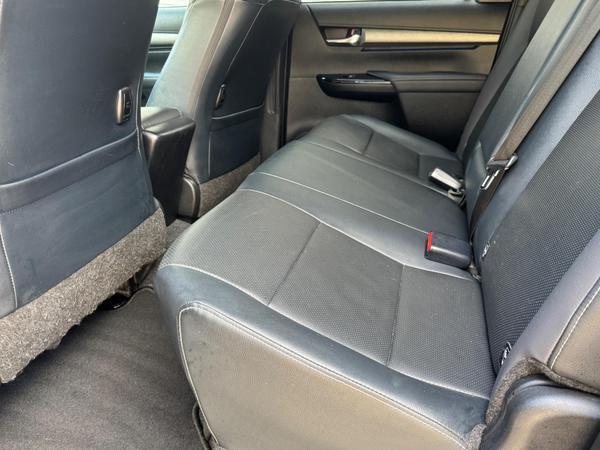 Toyota Hilux 2.8 D-4D Invincible X Auto 4WD Euro 6 (s/s) 4dr