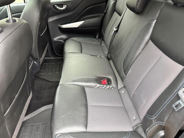 Nissan Navara 2.3 dCi N-Guard Auto 4WD Euro 6 4dr