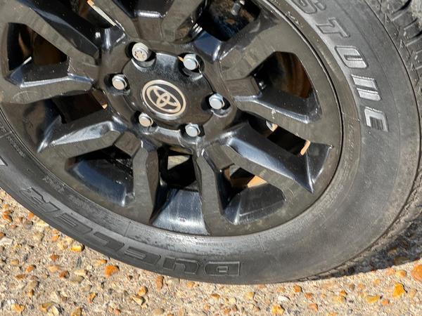 Toyota Hilux 2.8 D-4D Invincible X Auto 4WD Euro 6 (s/s) 4dr