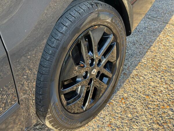 Renault Trafic 2.0 dCi ENERGY 28 Black Edition EDC SWB Standard Roof Euro 6 (s/s) 5dr