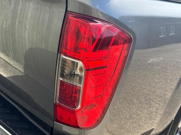 Nissan Navara 2.3 dCi Tekna Auto 4WD Euro 6 4dr