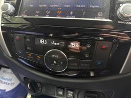 Nissan Navara 2.3 dCi Tekna Auto 4WD Euro 6 4dr at 17th