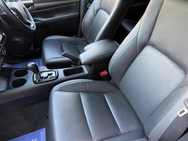 Toyota Hilux 2.8 D-4D Invincible X Auto 4WD Euro 6 (s/s) 4dr
