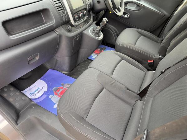 Renault Trafic 2.0 dCi ENERGY 28 Sport SWB Standard Roof Euro 6 (s/s) 5dr