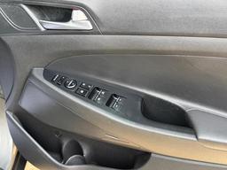 Hyundai TUCSON 1.6 T-GDi Premium Euro 6 (s/s) 5dr at 56th