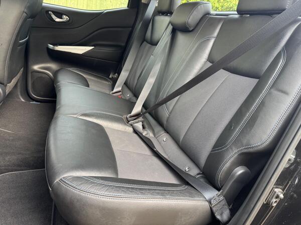 Nissan Navara 2.3 dCi N-Guard Auto 4WD Euro 6 4dr
