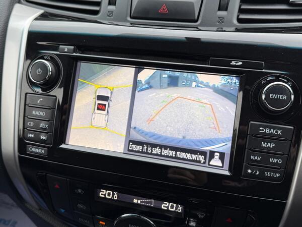 Nissan Navara 2.3 dCi Tekna 4WD Euro 6 (s/s) 4dr