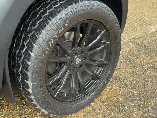 Nissan Navara 2.3 dCi N-Guard Auto 4WD Euro 6 4dr