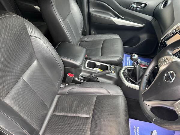 Nissan Navara 2.3 dCi Tekna 4WD Euro 6 (s/s) 4dr