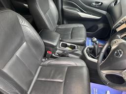 Nissan Navara 2.3 dCi Tekna 4WD Euro 6 (s/s) 4dr at 5th