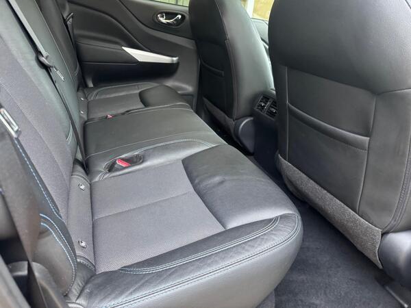 Nissan Navara 2.3 dCi N-Guard Auto 4WD Euro 6 4dr