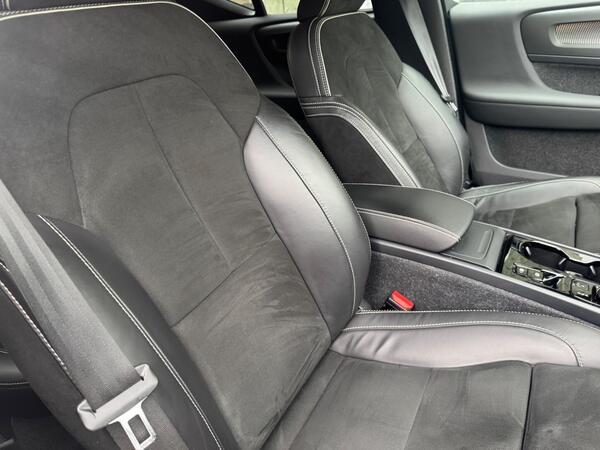 Volvo XC40 2.0 B4 MHEV R-Design Pro Auto Euro 6 (s/s) 5dr