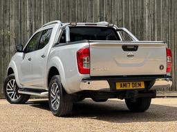 Nissan Navara 2.3 dCi Tekna Auto 4WD Euro 6 4dr at 13th