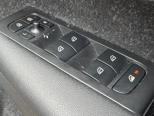 Volvo XC40 2.0 T4 Inscription Pro Auto Euro 6 (s/s) 5dr