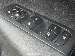 Volvo XC40 2.0 T4 Inscription Pro Auto Euro 6 (s/s) 5dr at 30th