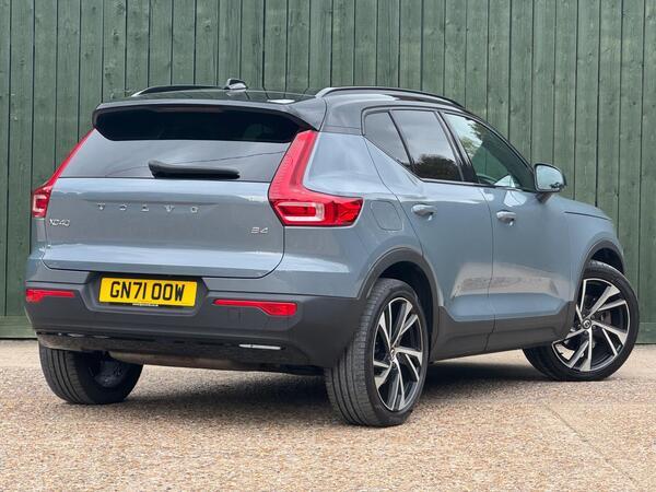 Volvo XC40 2.0 B4 MHEV R-Design Pro Auto Euro 6 (s/s) 5dr