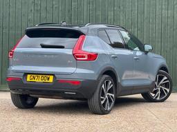 Volvo XC40 2.0 B4 MHEV R-Design Pro Auto Euro 6 (s/s) 5dr at 3th