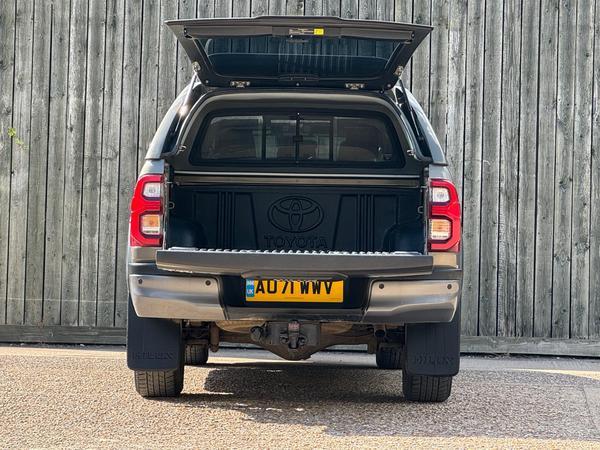 Toyota Hilux 2.8 D-4D Invincible X Auto 4WD Euro 6 (s/s) 4dr