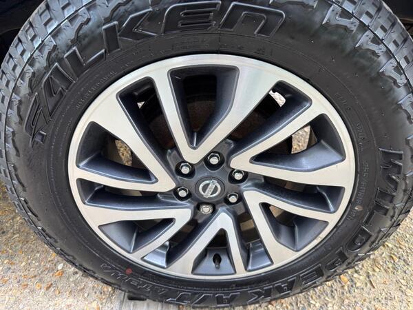 Nissan Navara 2.3 dCi Tekna Auto 4WD Euro 6 4dr