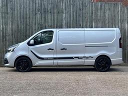 Renault Trafic 2.0 dCi ENERGY 30 Black Edition EDC LWB Standard Roof Euro 6 (s/s) 5dr at 10th