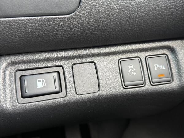 Nissan Navara 2.3 dCi Tekna Auto 4WD Euro 6 4dr