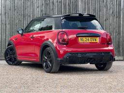 MINI Hatch 2.0 Cooper S Sport Steptronic Euro 6 (s/s) 3dr at 4th