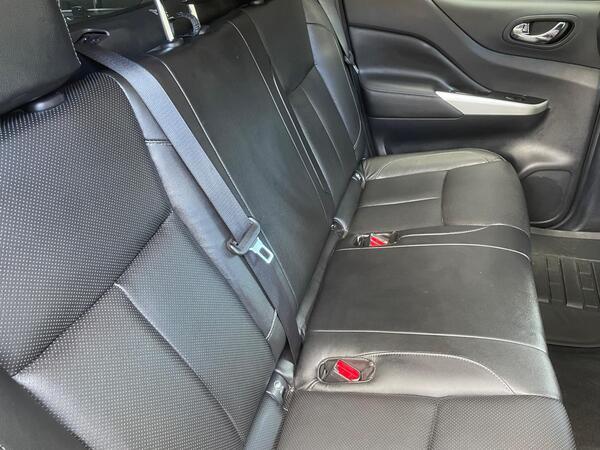 Nissan Navara 2.3 dCi Tekna Auto 4WD Euro 6 4dr
