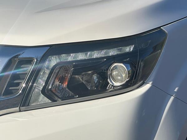 Nissan Navara 2.3 dCi Tekna 4WD Euro 6 (s/s) 4dr