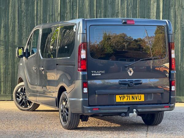 Renault Trafic 2.0 dCi ENERGY 28 Black Edition EDC SWB Standard Roof Euro 6 (s/s) 5dr