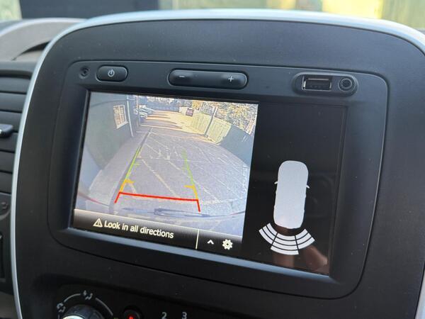 Renault Trafic 2.0 dCi ENERGY 28 Black Edition EDC SWB Standard Roof Euro 6 (s/s) 5dr