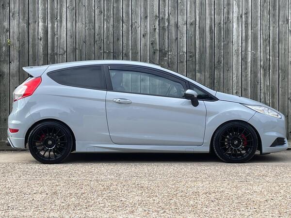 Ford Fiesta 1.6T EcoBoost ST-200 Euro 6 3dr