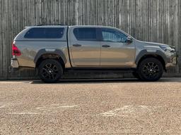 Toyota Hilux 2.8 D-4D Invincible X Auto 4WD Euro 6 (s/s) 4dr at 5th