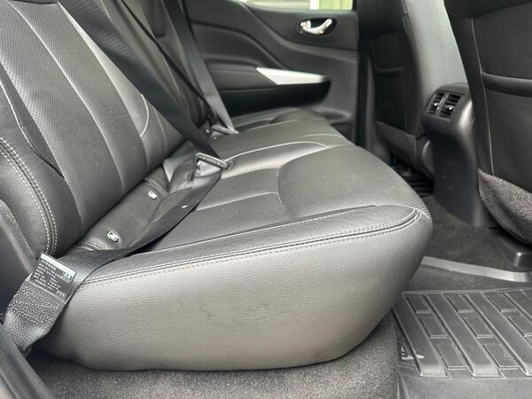 Nissan Navara 2.3 dCi Tekna Auto 4WD Euro 6 4dr