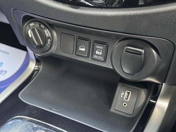 Nissan Navara 2.3 dCi N-Guard Auto 4WD Euro 6 4dr