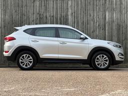 Hyundai TUCSON 1.7 CRDi Blue Drive SE Nav Euro 6 (s/s) 5dr at 25th