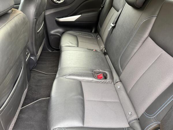 Nissan Navara 2.3 dCi N-Guard Auto 4WD Euro 6 4dr