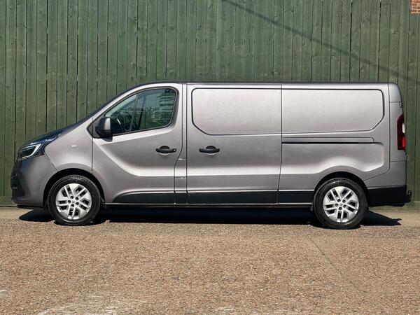 Renault Trafic 2.0 dCi ENERGY 30 Sport LWB Standard Roof Euro 6 (s/s) 5dr