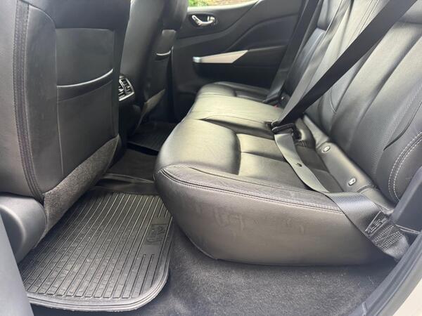 Nissan Navara 2.3 dCi Tekna Auto 4WD Euro 6 4dr