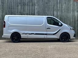 Renault Trafic 2.0 dCi ENERGY 30 Black Edition EDC LWB Standard Roof Euro 6 (s/s) 5dr at 16th