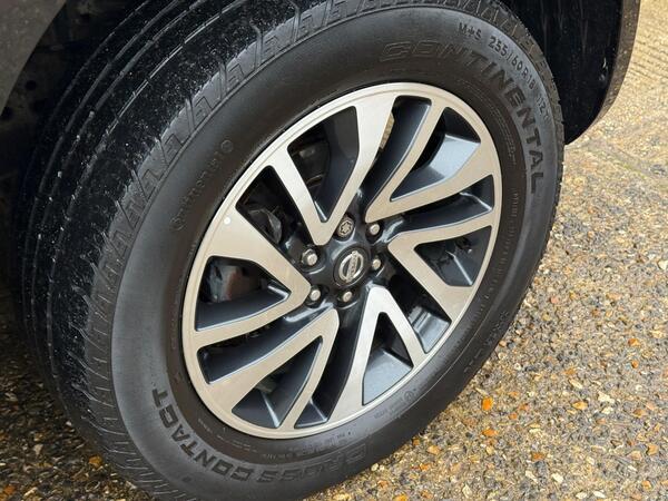 Nissan Navara 2.3 dCi Tekna Auto 4WD Euro 6 4dr