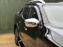 Nissan Navara 2.3 dCi Tekna 4WD Euro 6 (s/s) 4dr at 37th