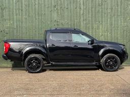 Nissan Navara 2.3 dCi N-Guard Auto 4WD Euro 6 4dr at 9th