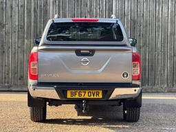 Nissan Navara 2.3 dCi Tekna Auto 4WD Euro 6 4dr at 13th