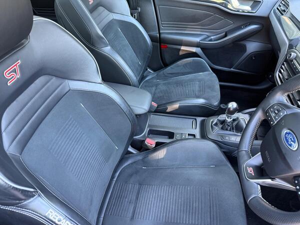 Ford Focus 2.3T EcoBoost ST Euro 6 (s/s) 5dr