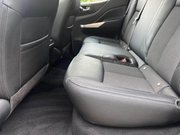 Nissan Navara 2.3 dCi N-Guard Auto 4WD Euro 6 4dr